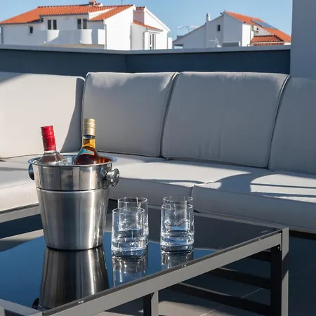 Ocean Breeze With Pool *