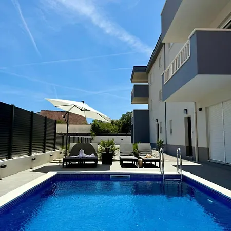 Ocean Breeze With Pool Вилла *