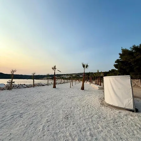 Вилла Ocean Breeze With Pool