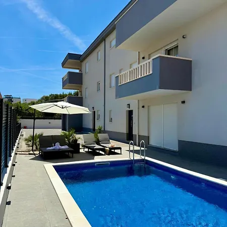 Vila Ocean Breeze With Pool